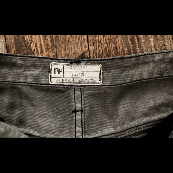 Women’s FP Free People Black Distressed Zipper Fly jean Shorts size 28 - Picture 4 of 6